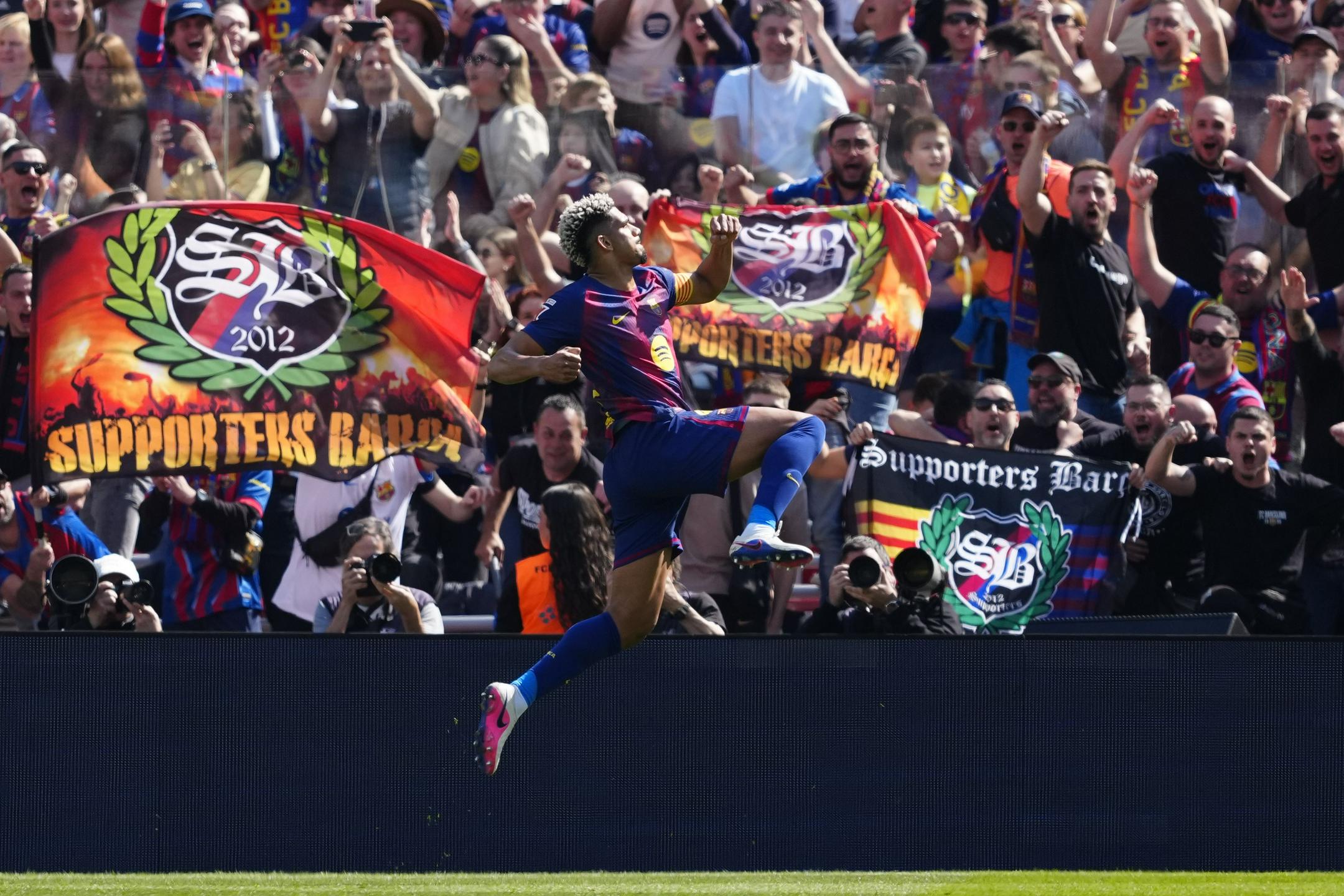 Araujo zagotovil zmago Barceloni, ob 21.00 mestni derbi v Madridu