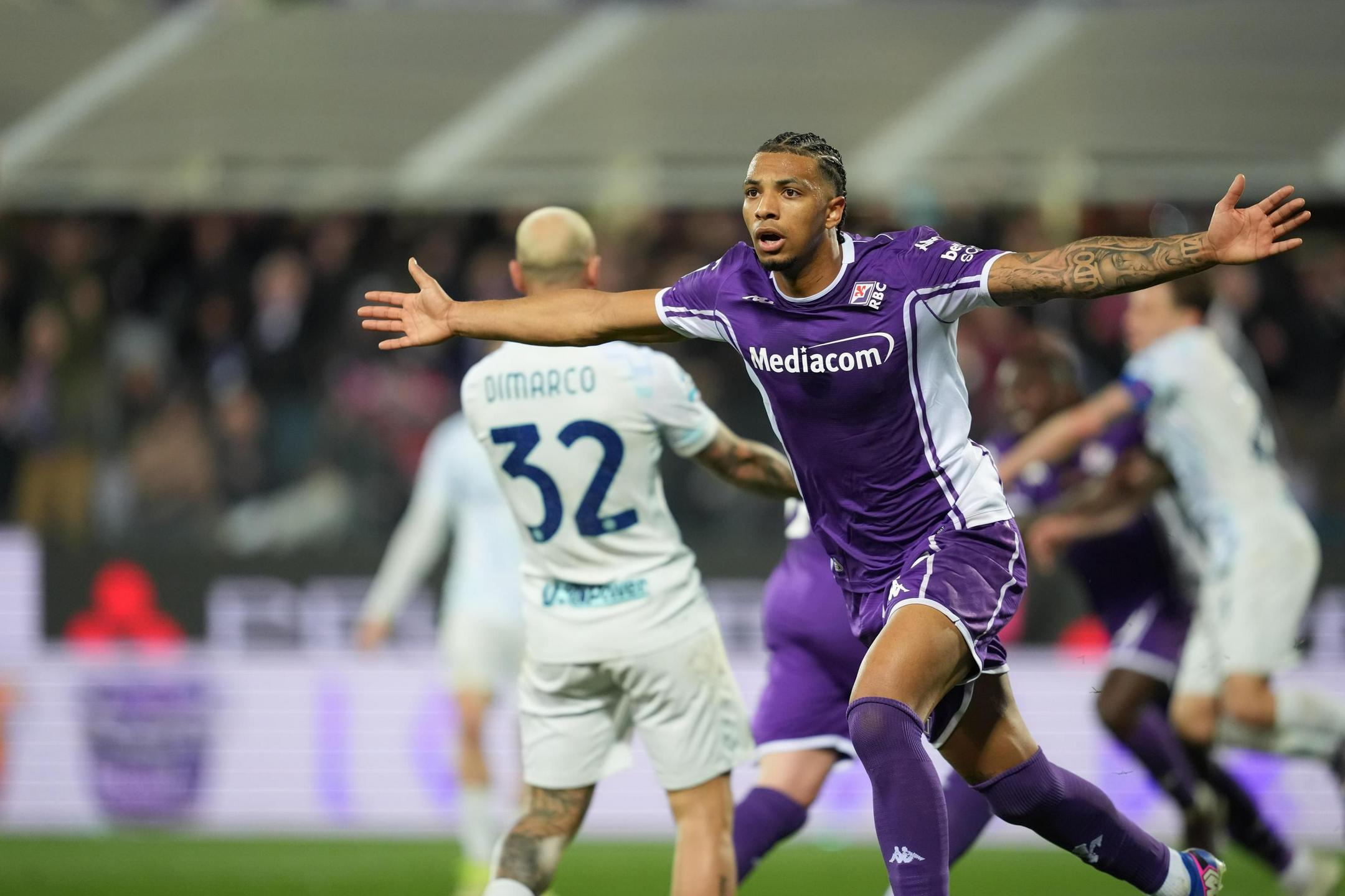 Inter osvojil le točko v Firencah, Milan znižal zaostanek na šest točk