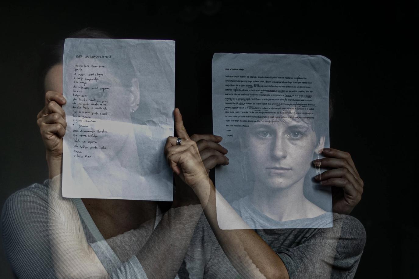 Preplet plesa in poezije: "dvojnost, ki nenehno teži k združevanju v eno"