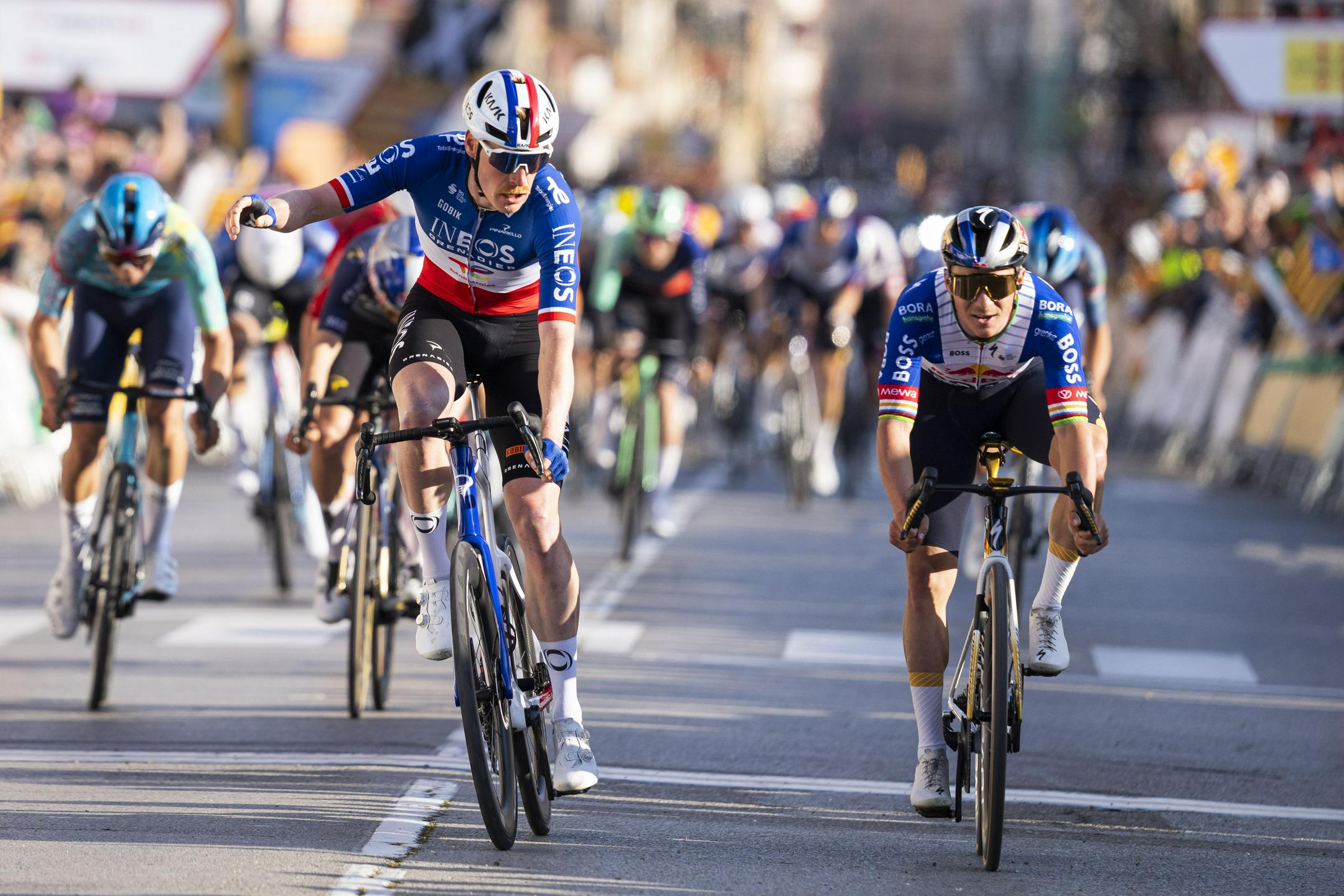 Godon za uvod v ciljnem sprintu za las pred Evenepoelom