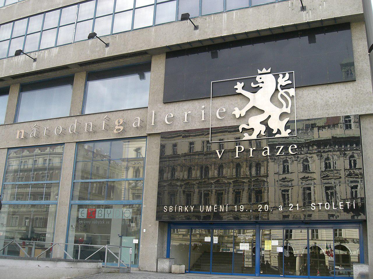 Politično motivirana poteza? Češki minister za kulturo odstavil direktorico praške Narodne galerije.