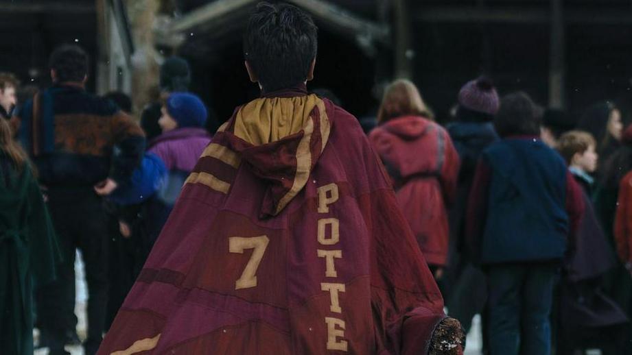 Zaradi groženj s smrtjo novemu profesorju Rawsu na snemanju Harryja Potterja poostreno varovanje