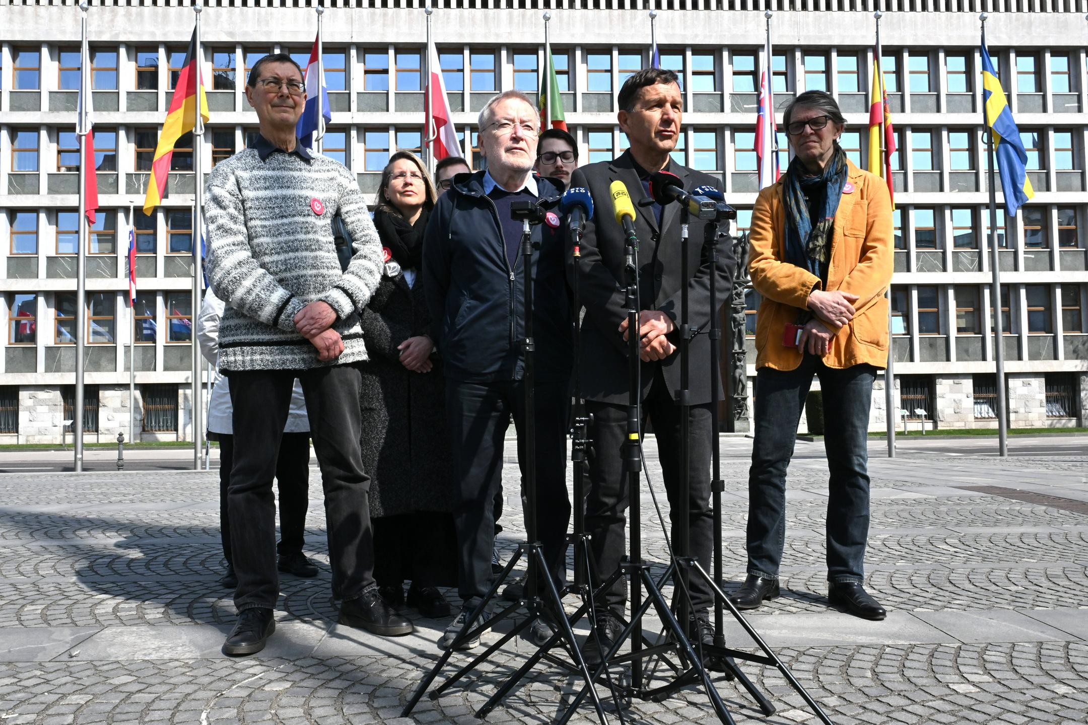 Predstavniki Srebrne niti bodo skušali izpodbijati veljavnost referenduma še z ustavno pritožbo