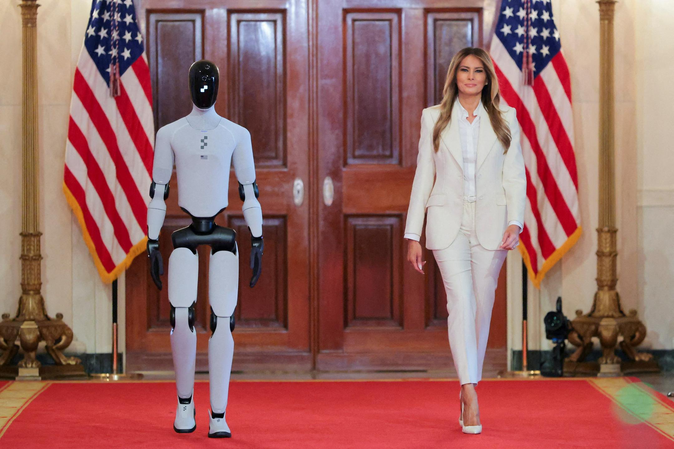 Melania Trump prihodnost v izobraževanju vidi v robotskem učitelju Platonu