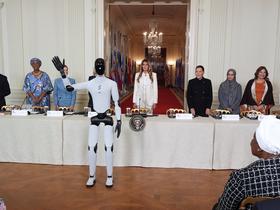 Prindon Sadriu (Kosovo), Fatima Maada Bio (Sierra Leone), Martha Nawrocka (Poljska), Brigitte Macron (Francija), Melania Trump (ZDA), Lalla Hasnaa (Maroko), Alyazia bint Saif Al Nahyan (ZAE), Maricel Cohen de Mulino (Panama) in Gertrude Mutharika (Malawi). Foto: AP Foto: AP