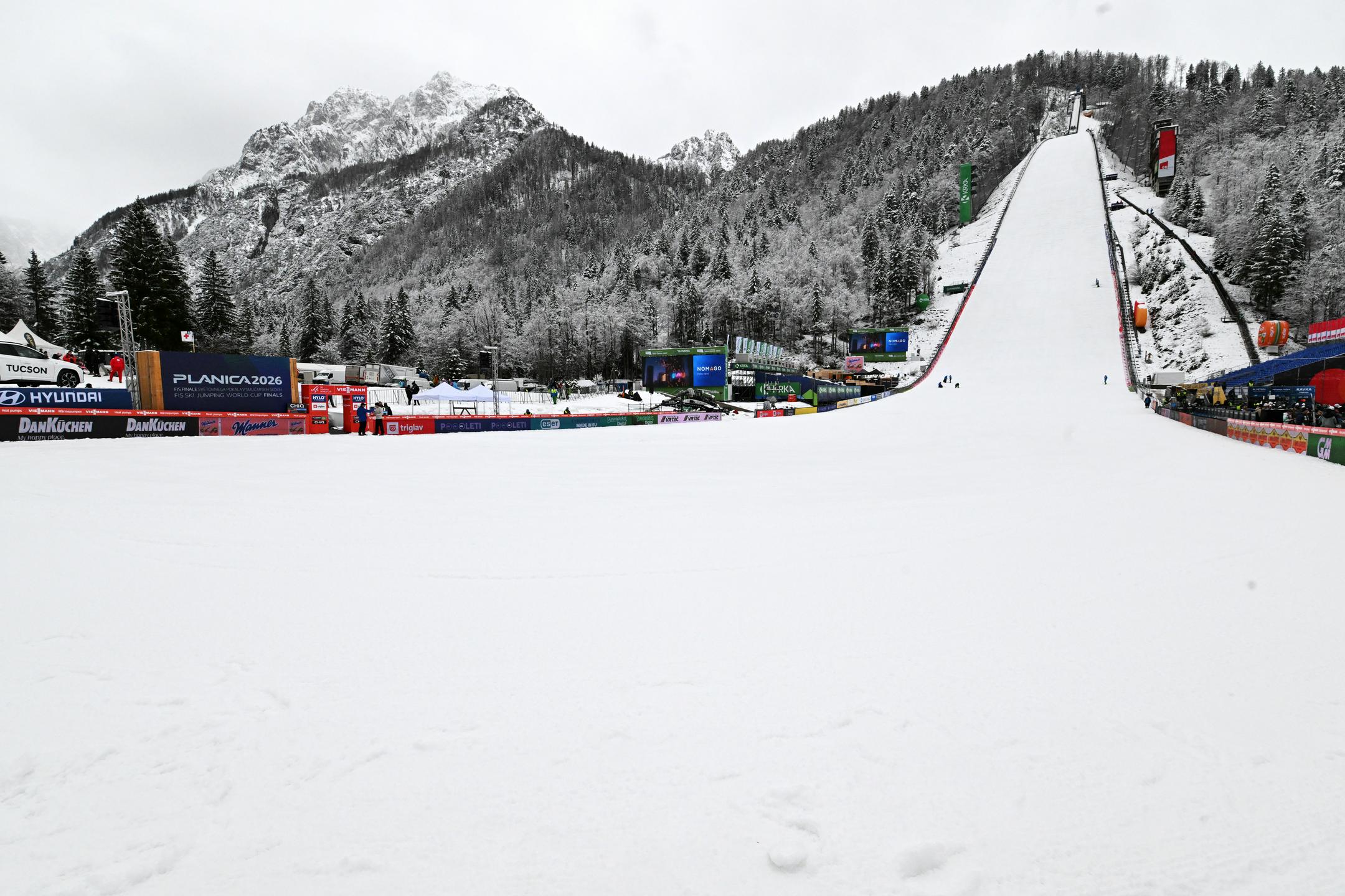 Plan B za petek: Trening skakalk morda med tekmo skakalcev