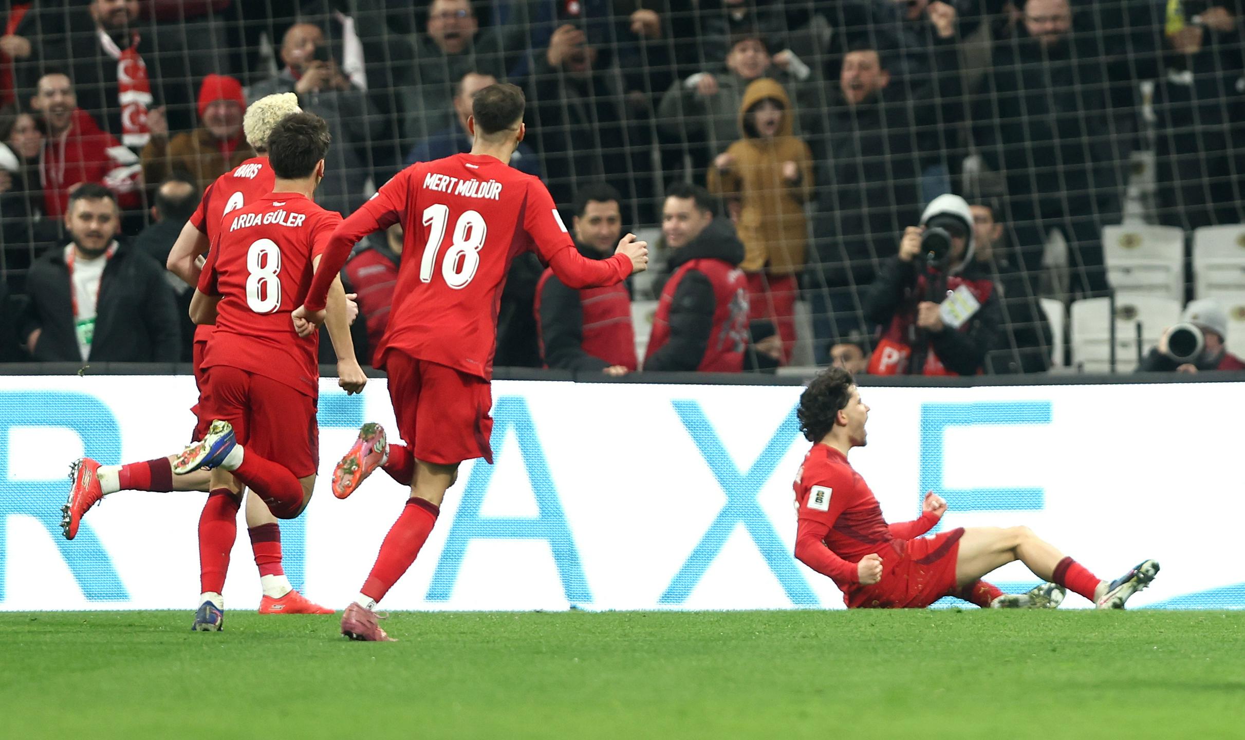 Turki boljši od Romunov; Italija - Severna Irska, Wales - BiH