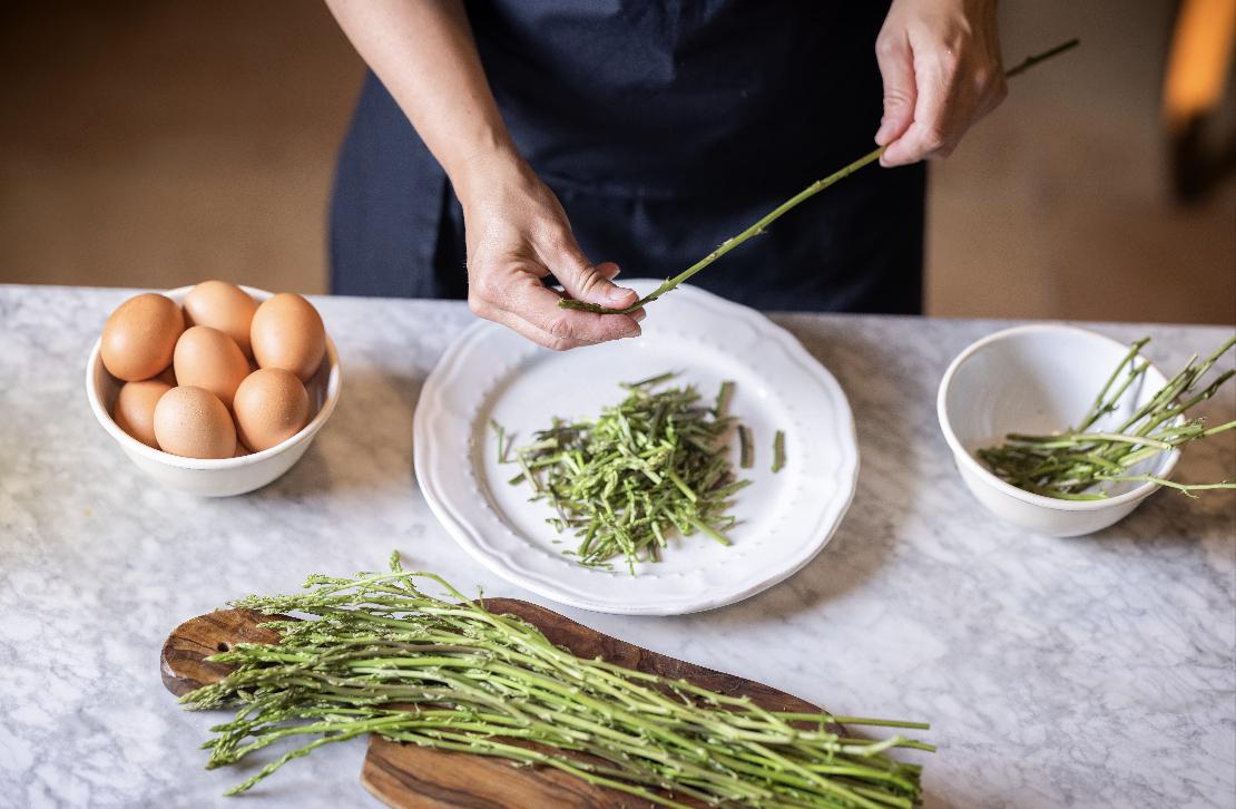 Dnevi divjih špargljev na Obali napovedali začetek nove kulinarične sezone