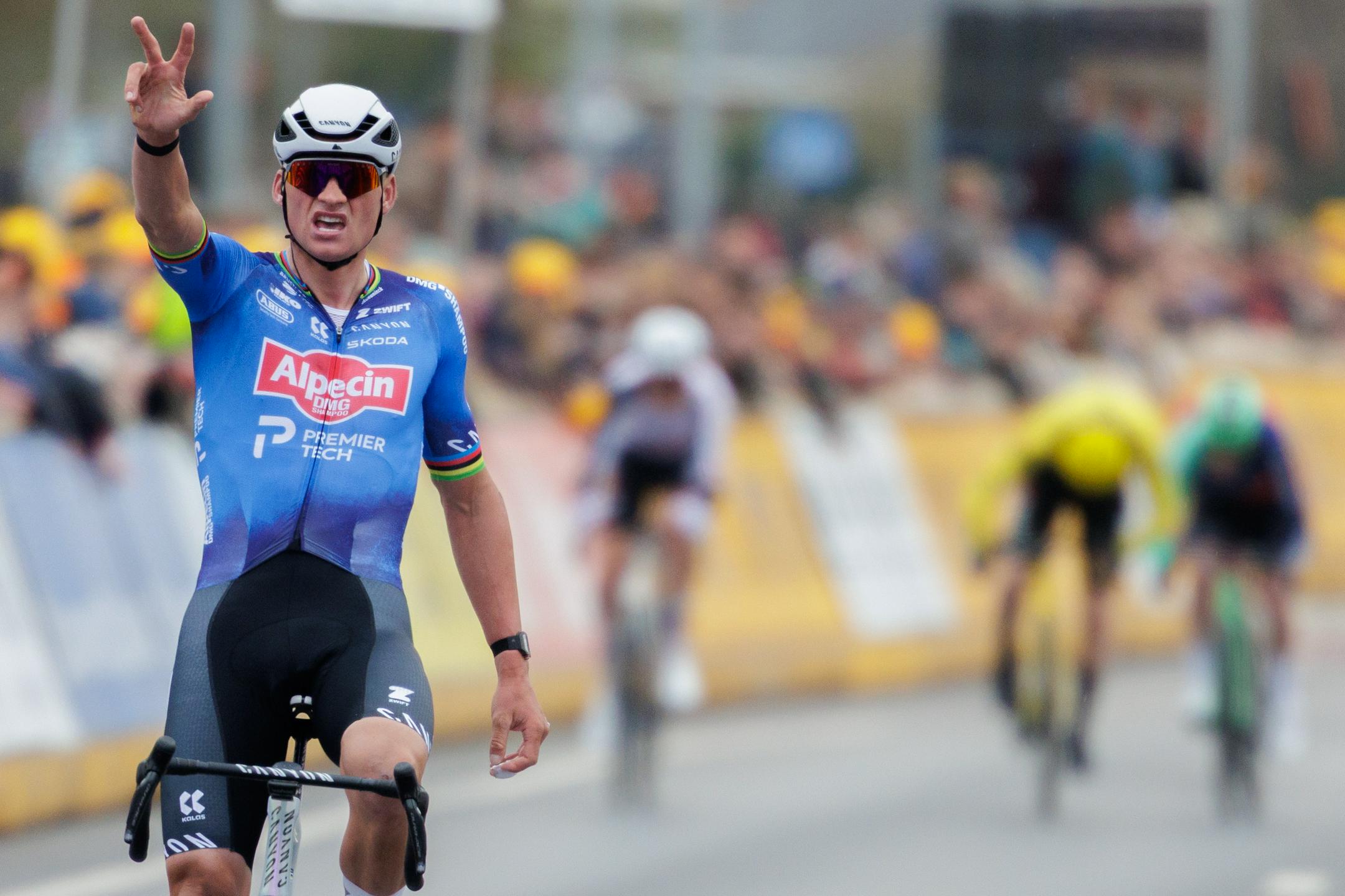 Vingegaardu kraljevska etapa Katalonije; van der Poelu tretjič zapored E3