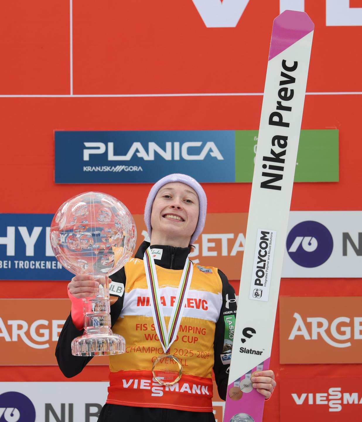 Nika Prevc za piko na i rekordni sezoni poletela do 40. zmage kariere