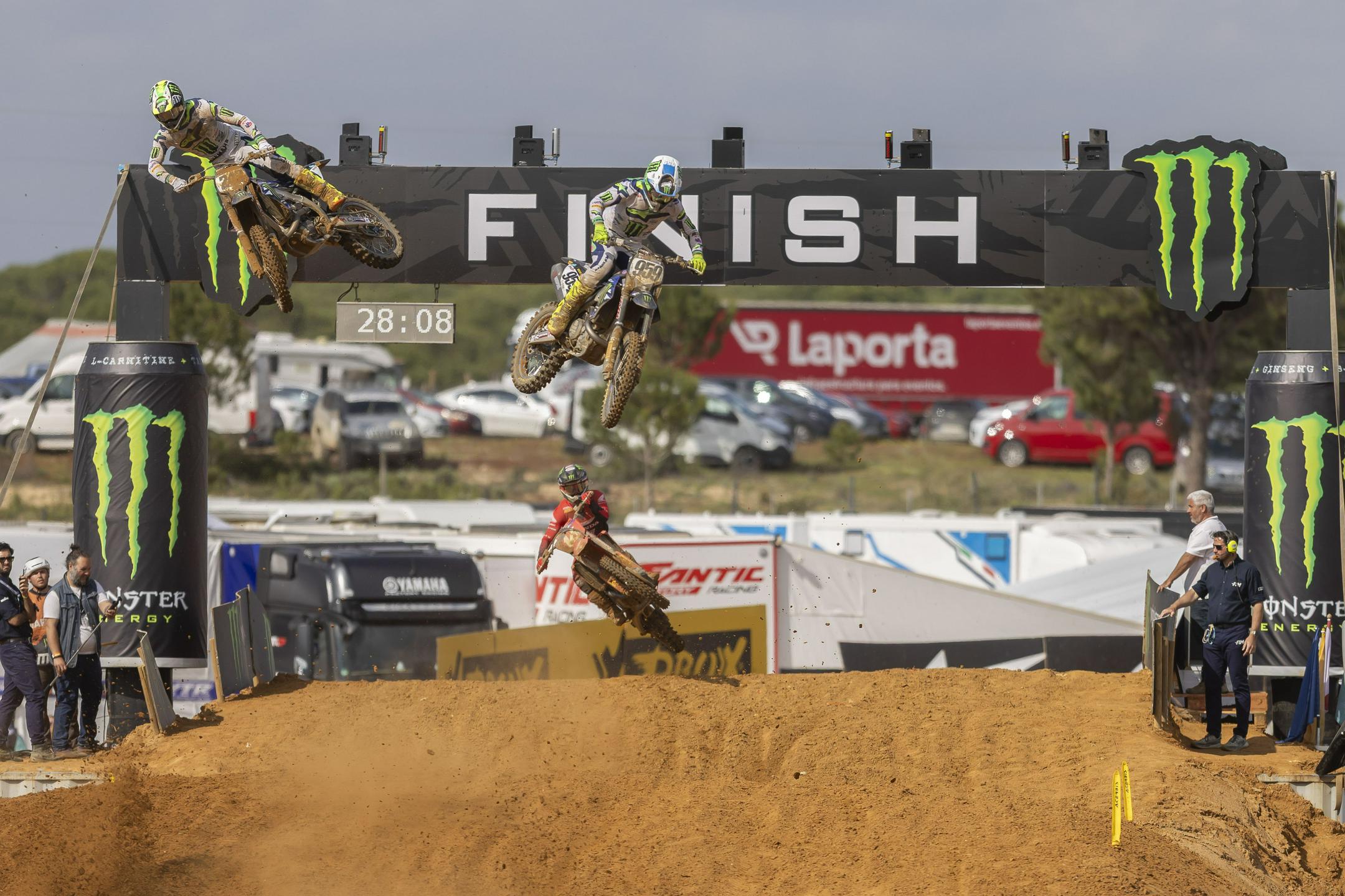 Gajser deveti, Pancar 11. v prvi vožnji v Švici