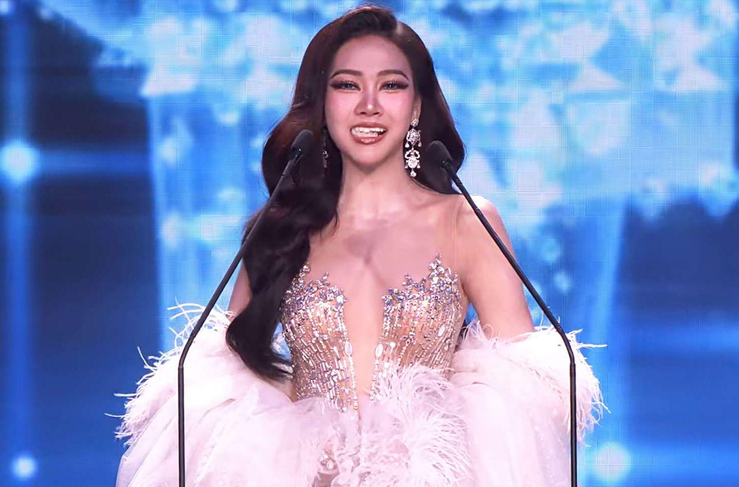 Tajski misici na odru lepotnega tekmovanja izpadle zobne fasete