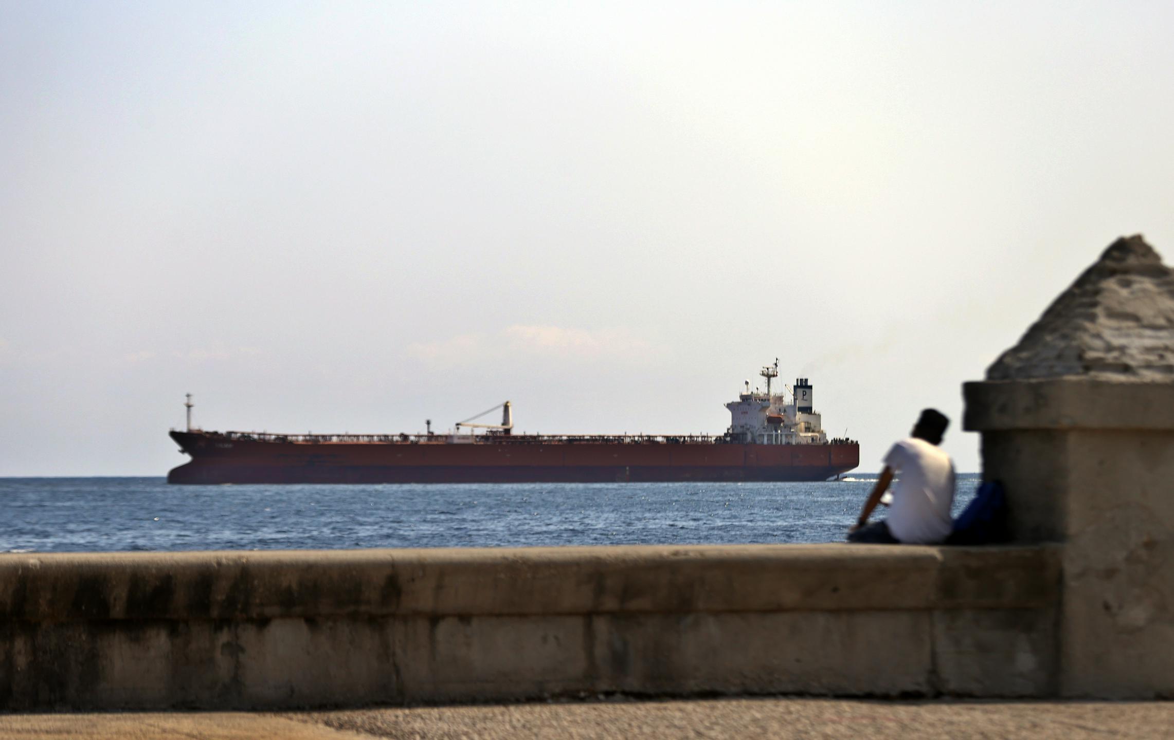 Na Kubo naj bi z ameriškim dovoljenjem prispel tanker z rusko nafto