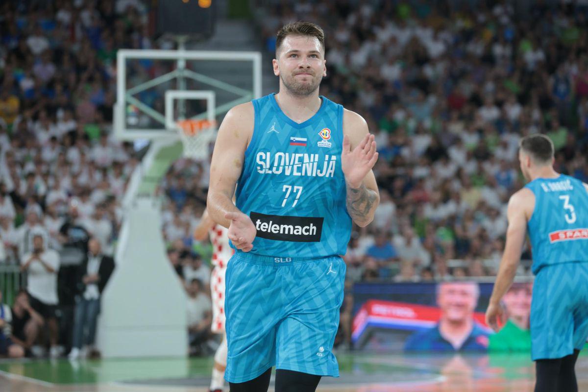 Košarkarji Slovenije v Stožicah julija proti Švedski