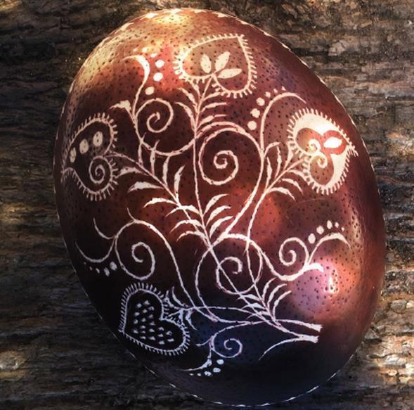 Kako nastanejo umetelni suhorski pirhi? "Stara mama je rekla, da njej vsaka rožca zraste v glavi."