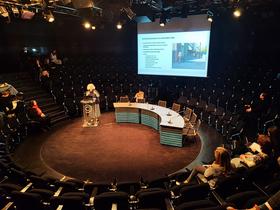 Predavanje dr. Maje Simoneti na temo dostopnost kot kulturna norma in izziv, ki se je snemalo za radijsko oddajo Grafoskop. Foto: Tanja Mojzer