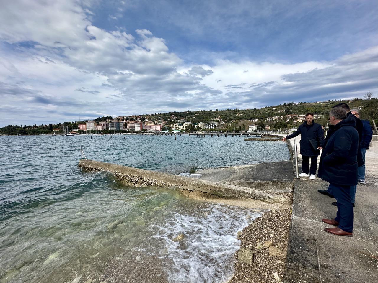V Portorožu bodo del plaže nasuli z rečnim prodcem