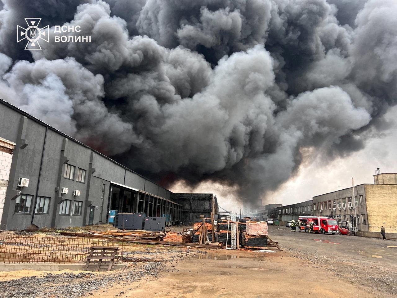 Ukrajina napadla rusko rafinerijo v Baškortostanu, Rusija pa infrastrukturo Naftogaza v Sumiju