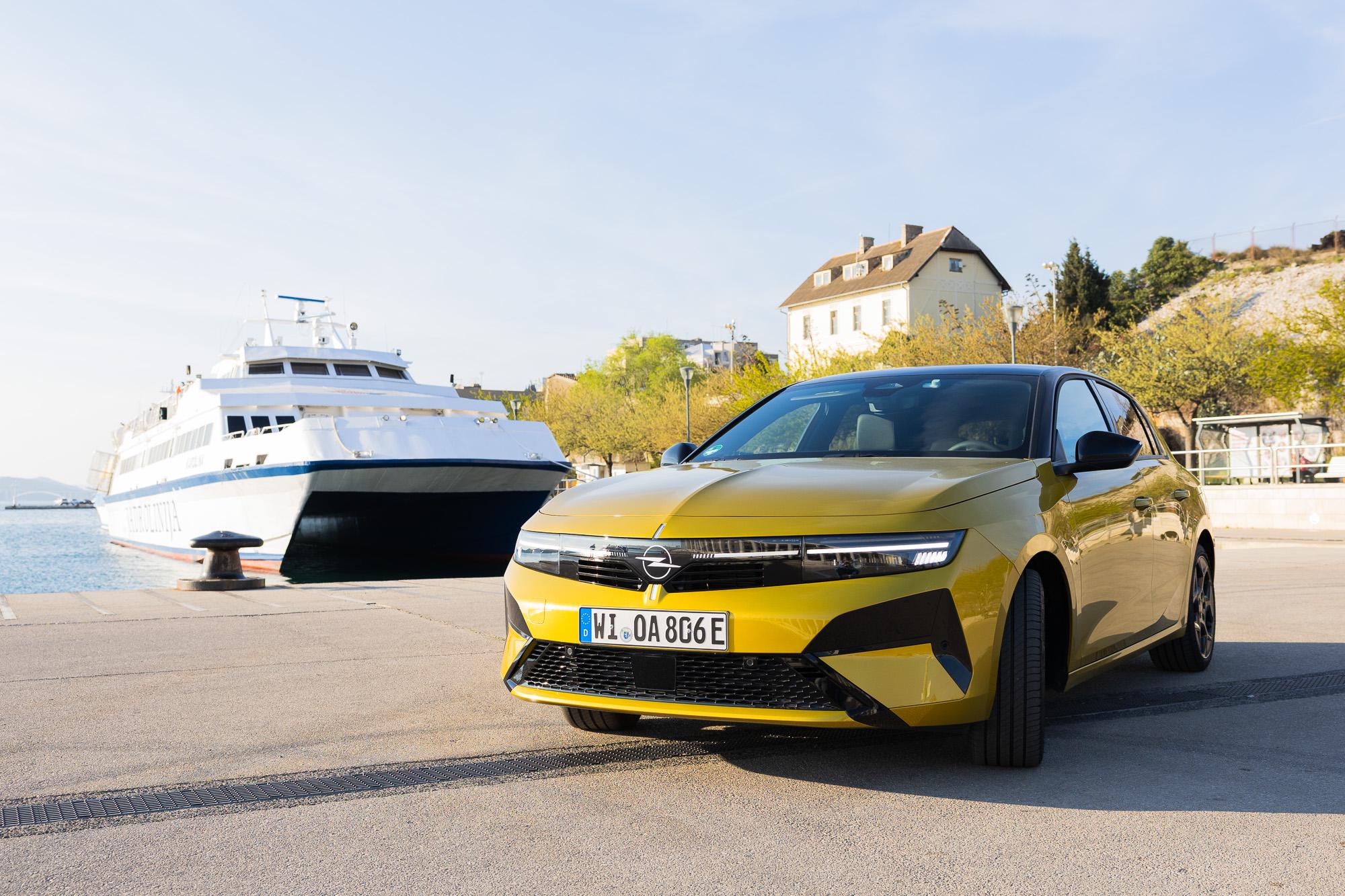 Nemška natančnost in pametna tehnologija v središču razreda