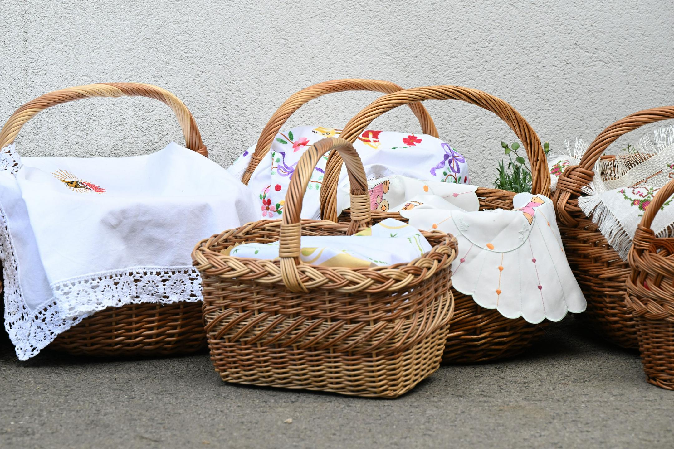 Velika sobota namenjena blagoslovu jedi in premišljevanju