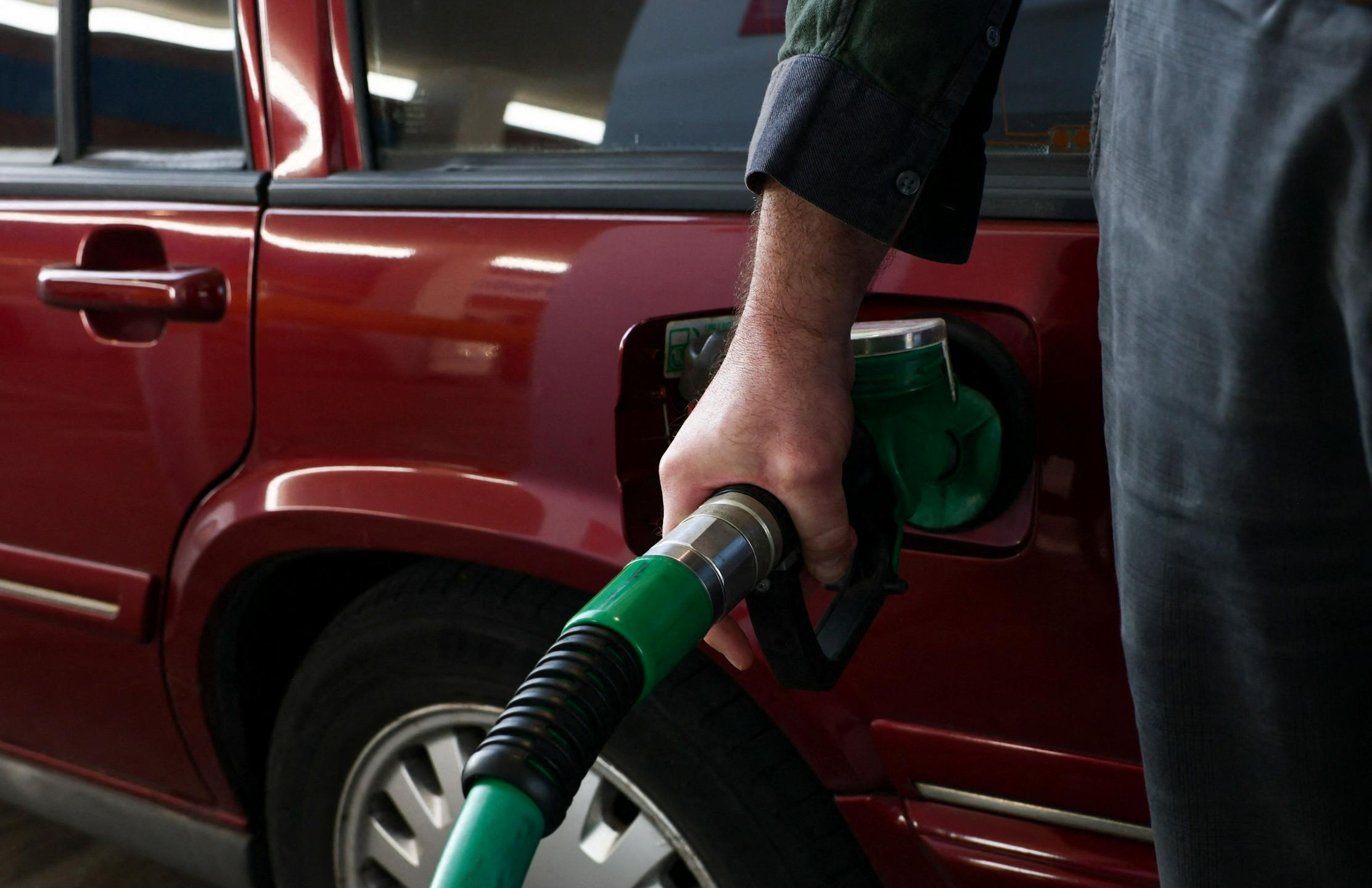 Nove cene goriva v sredo. Tako liter dizla kot bencina naj bi bil dražji za nekaj centov.
