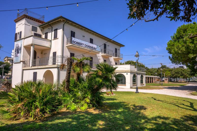 Italijanska občina kupila Mussolinijevo vilo, da ne bi šla v roke "fašističnim nostalgikom"