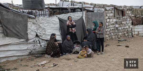 V izraelskih napadih na Libanon ubitih devet ljudi, tudi otroci. Izrael bombardira tudi Gazo.