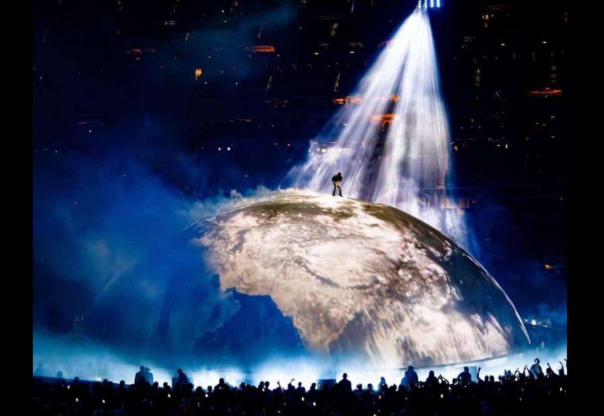 Zmagoslavna vrnitev "odpisanega" Kanyeta Westa. Kritiki ogorčeni nad popustljivostjo javnosti.