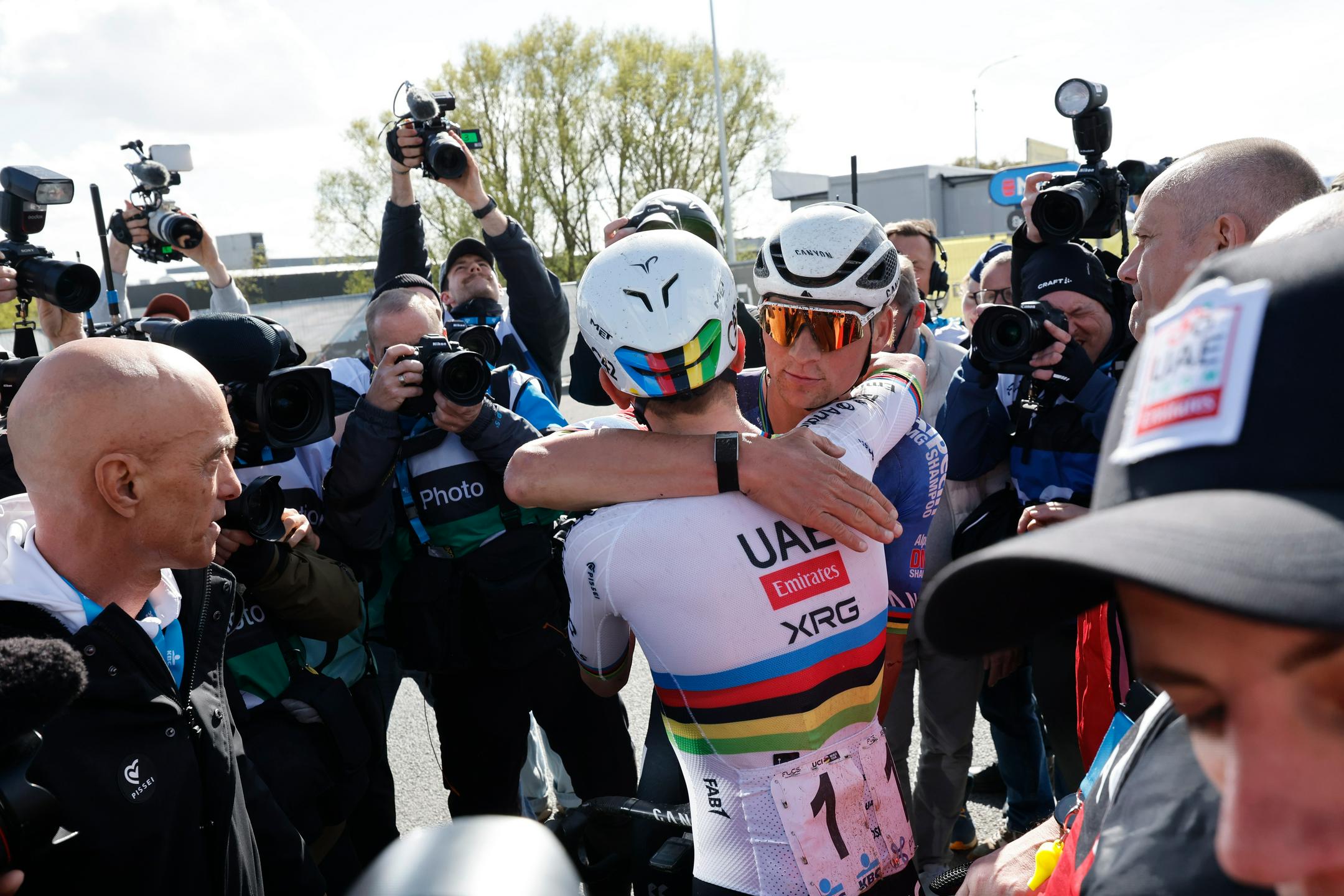 Pogačarja z zmago na "najboljši enodnevni dirki" le še Roubaix loči do zgodovinskega peterčka