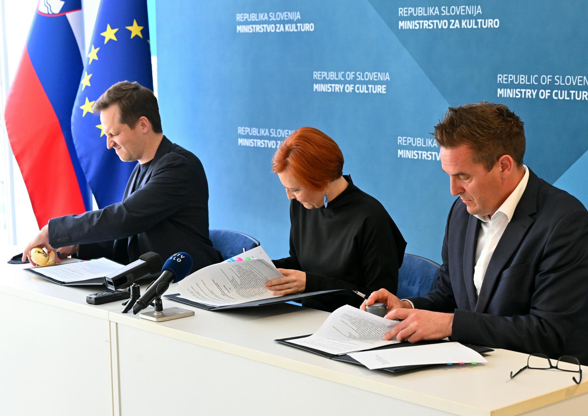 Ministrstvo ter »plesni mesti« Celje in Nova Gorica podpisali krovno pogodbo zavoda za sodobni ples