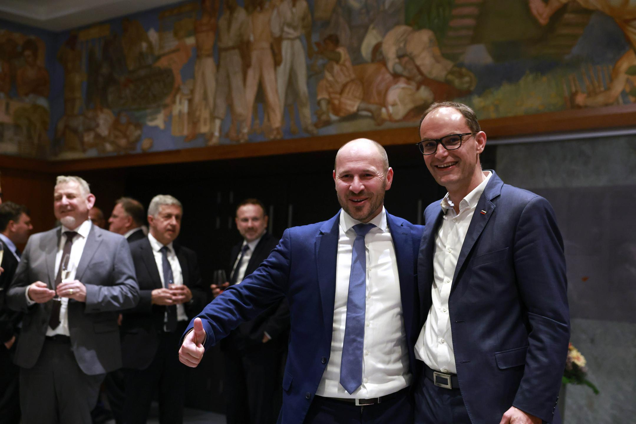 Delodajalci soglasno podpirajo interventni razvojni zakon. Levica: To je zakon za bogate