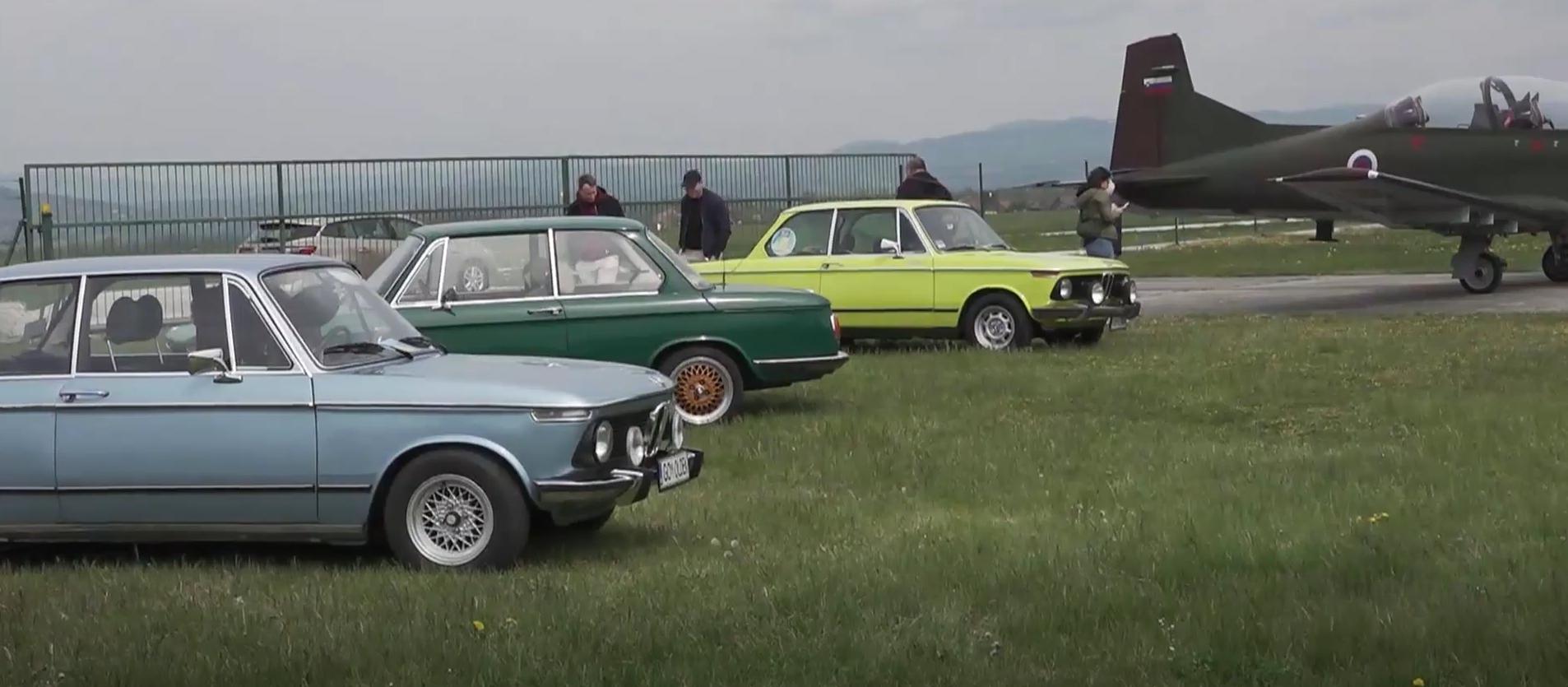 Starodobniki v nostalgiji spet združili avtomobilske navdušence