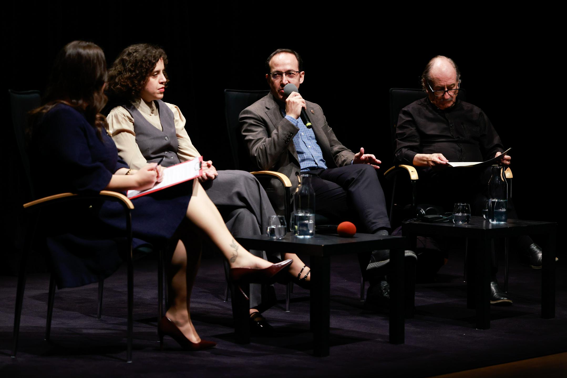 "Misleci, pisatelji in igralci so tarče, ker povedo, kar mislijo, in se za to borijo"