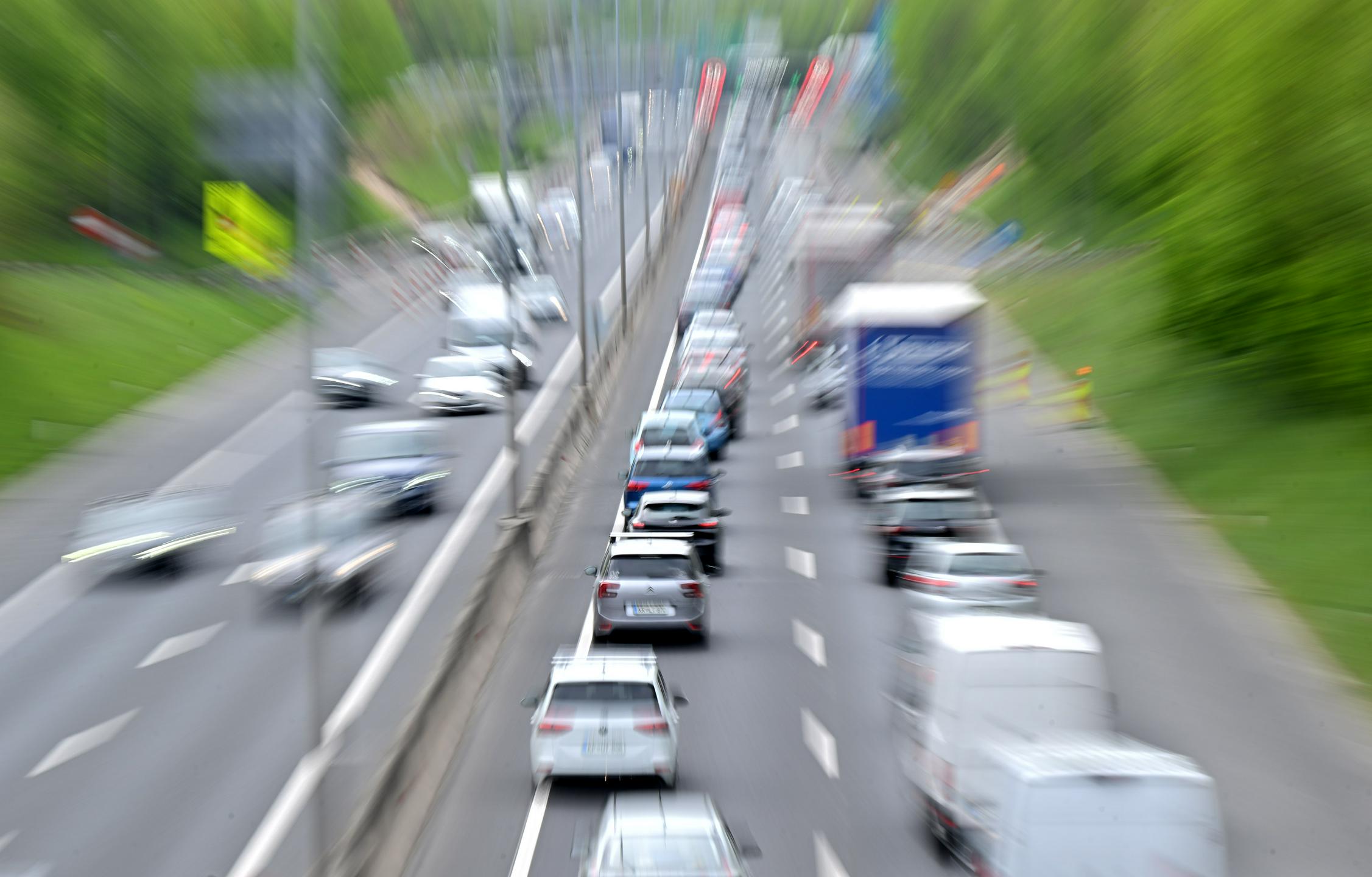 Podaljšana časovna prepoved prehitevanja za težka tovorna vozila