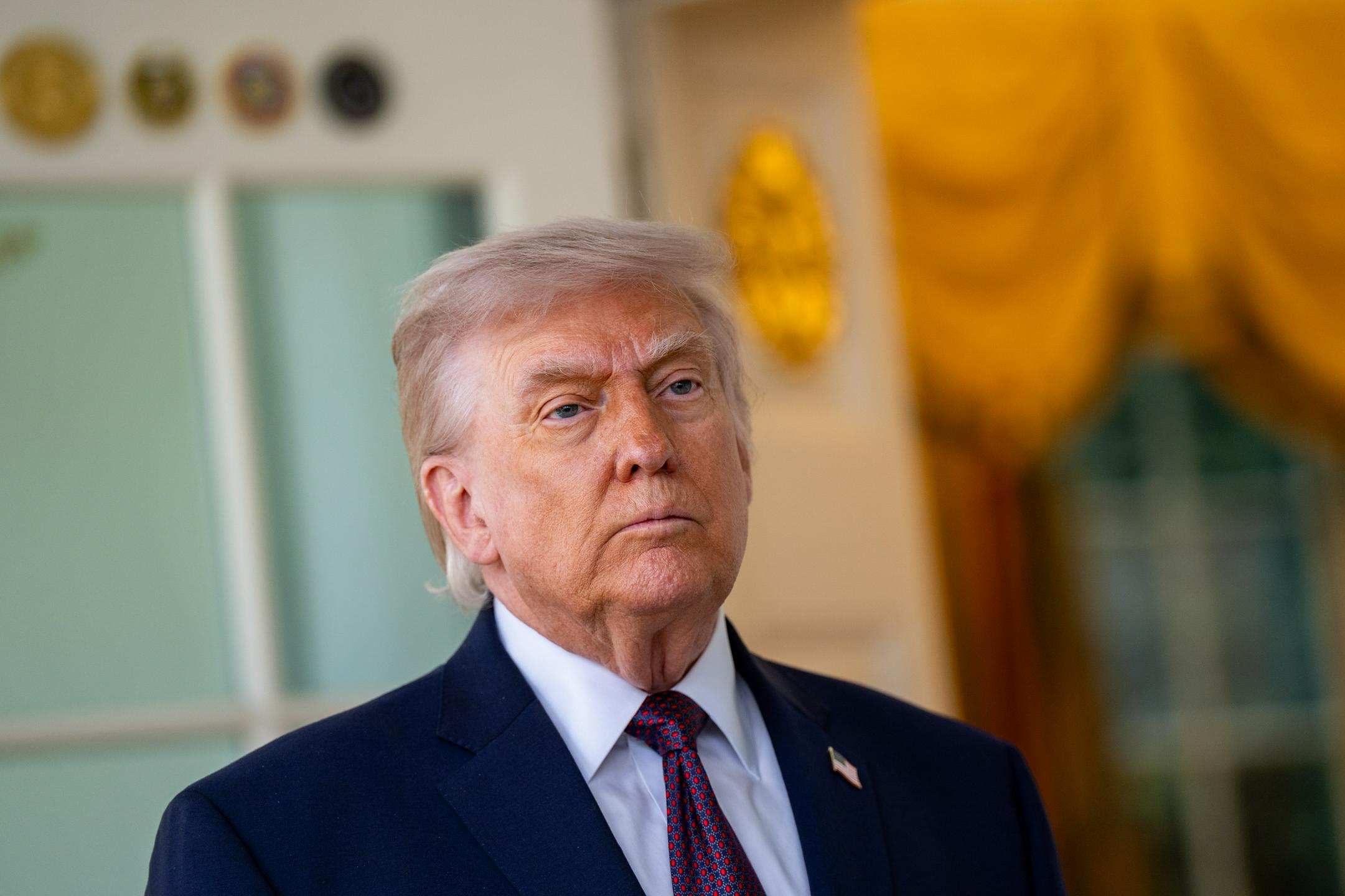 Trump dejal, da je vojna proti Iranu "blizu konca". ZDA nadaljujejo blokado iranskih pristanišč.