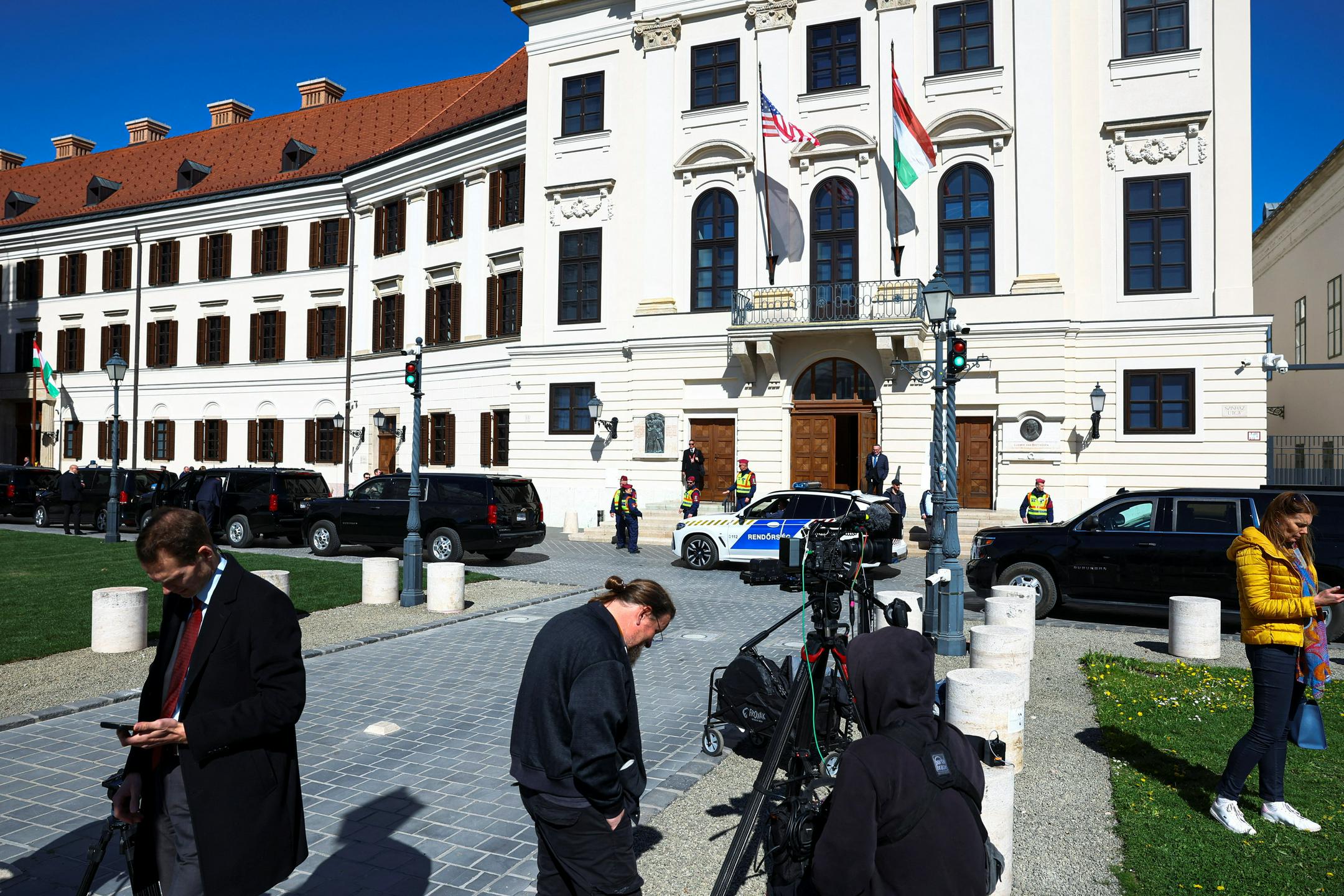 Magyar bo preselil sedež kabineta predsednika vlade. Orban bo izpustil vrh EU-ja.