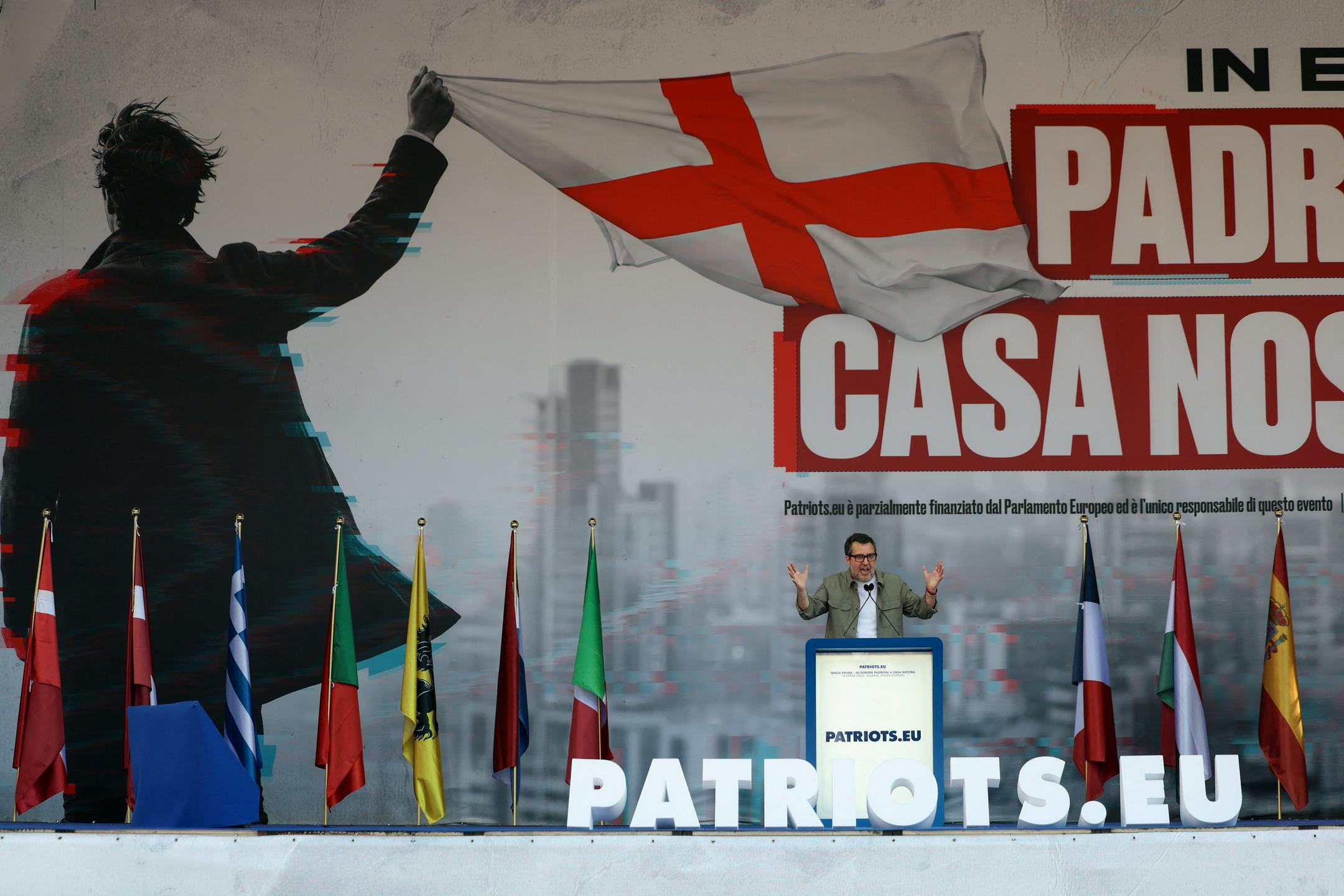 Voditelji evropske skrajne desnice v Milanu kritizirali migracije in Bruselj