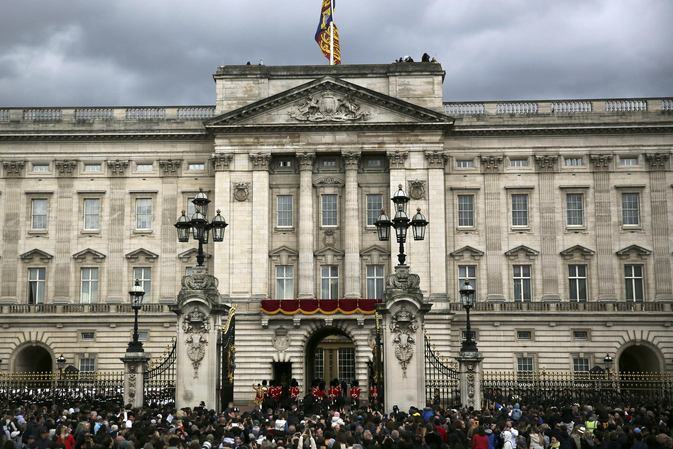 Ob 100. obletnici rojstva kraljice Elizabete II.: Kje je monarhija danes?