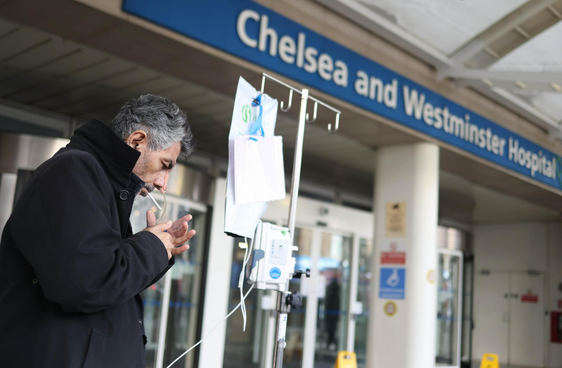 Britanski parlament podprl prepoved prodaje cigaret mlajšim od 17 let