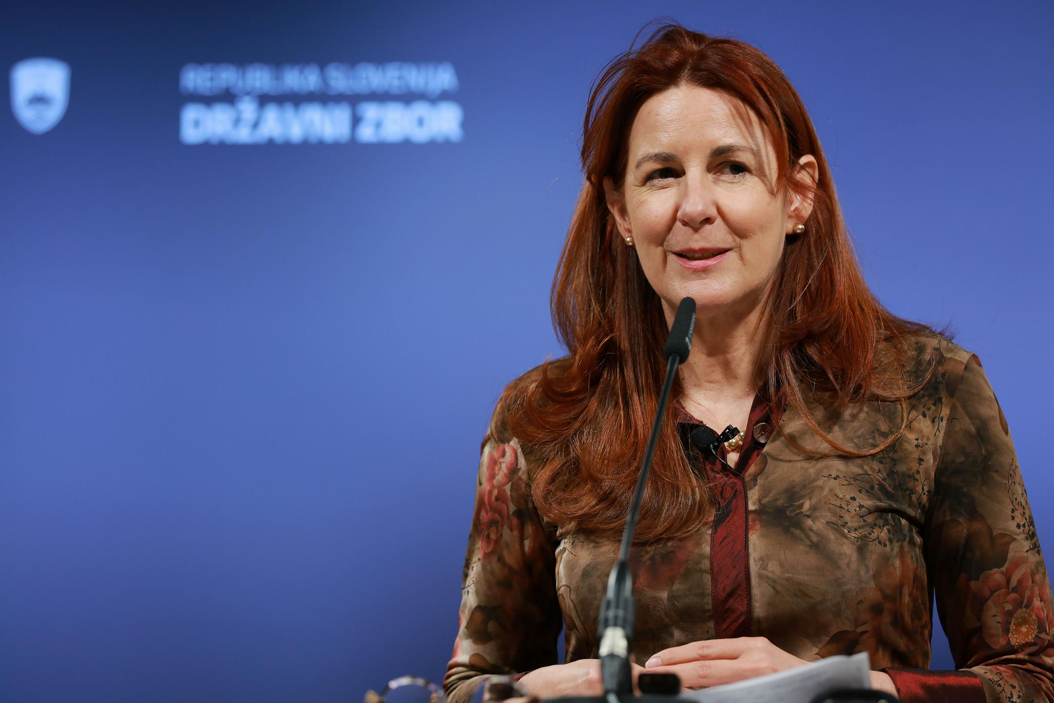 Katič vložila novelo kazenskega zakonika: Cilj je okrepitev zaščite žrtev nasilja, zlasti žensk