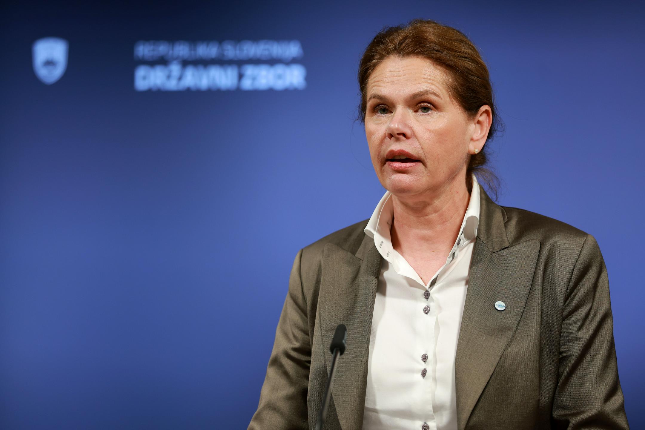 Bratušek: "Koalicija je po naši oceni sestavljena, rekla bom, da je zelo desna"