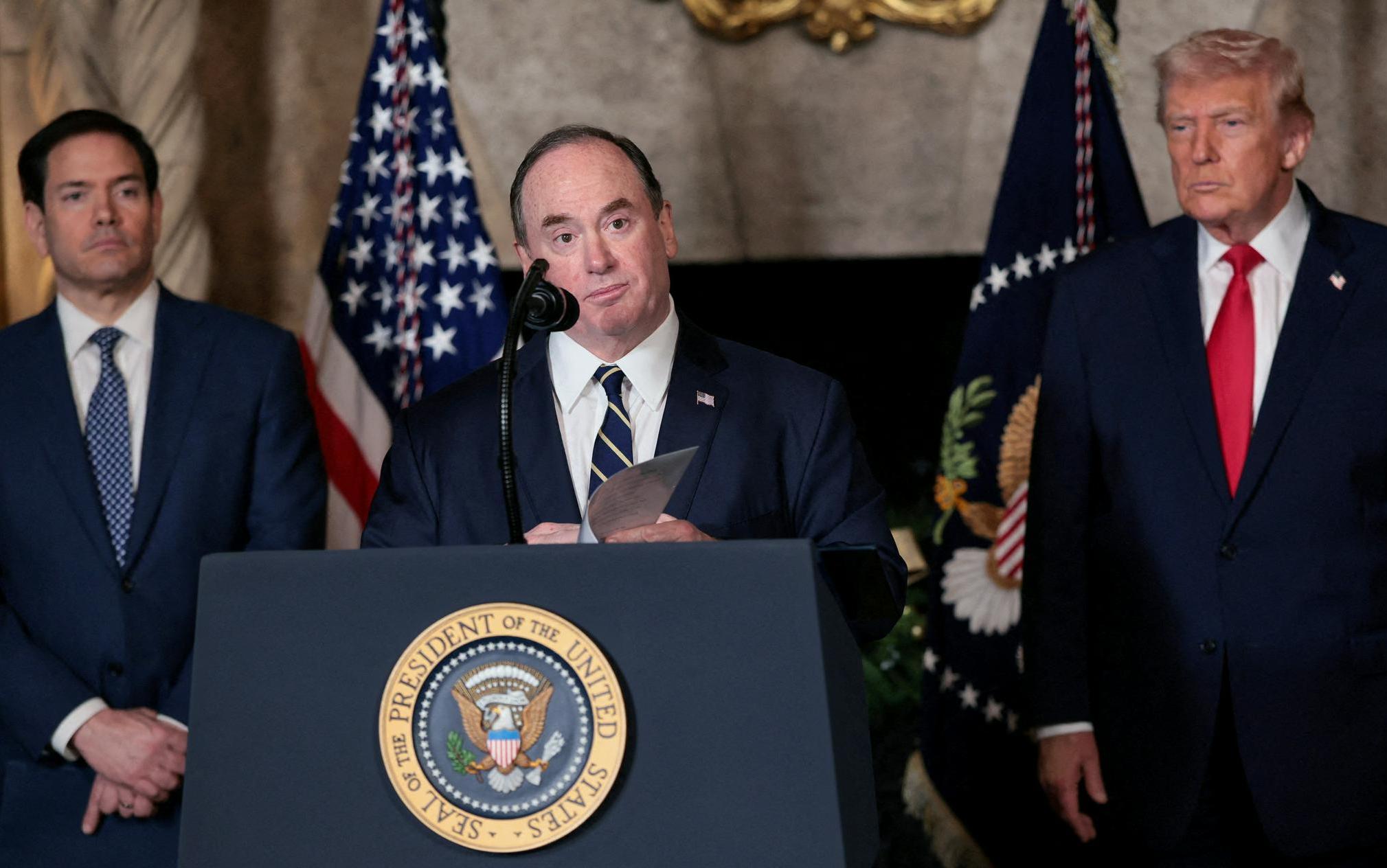 Odpuščen sekretar ameriške mornarice. Bela hiša: Nimamo časovnega okvira za konec vojne z Iranom.