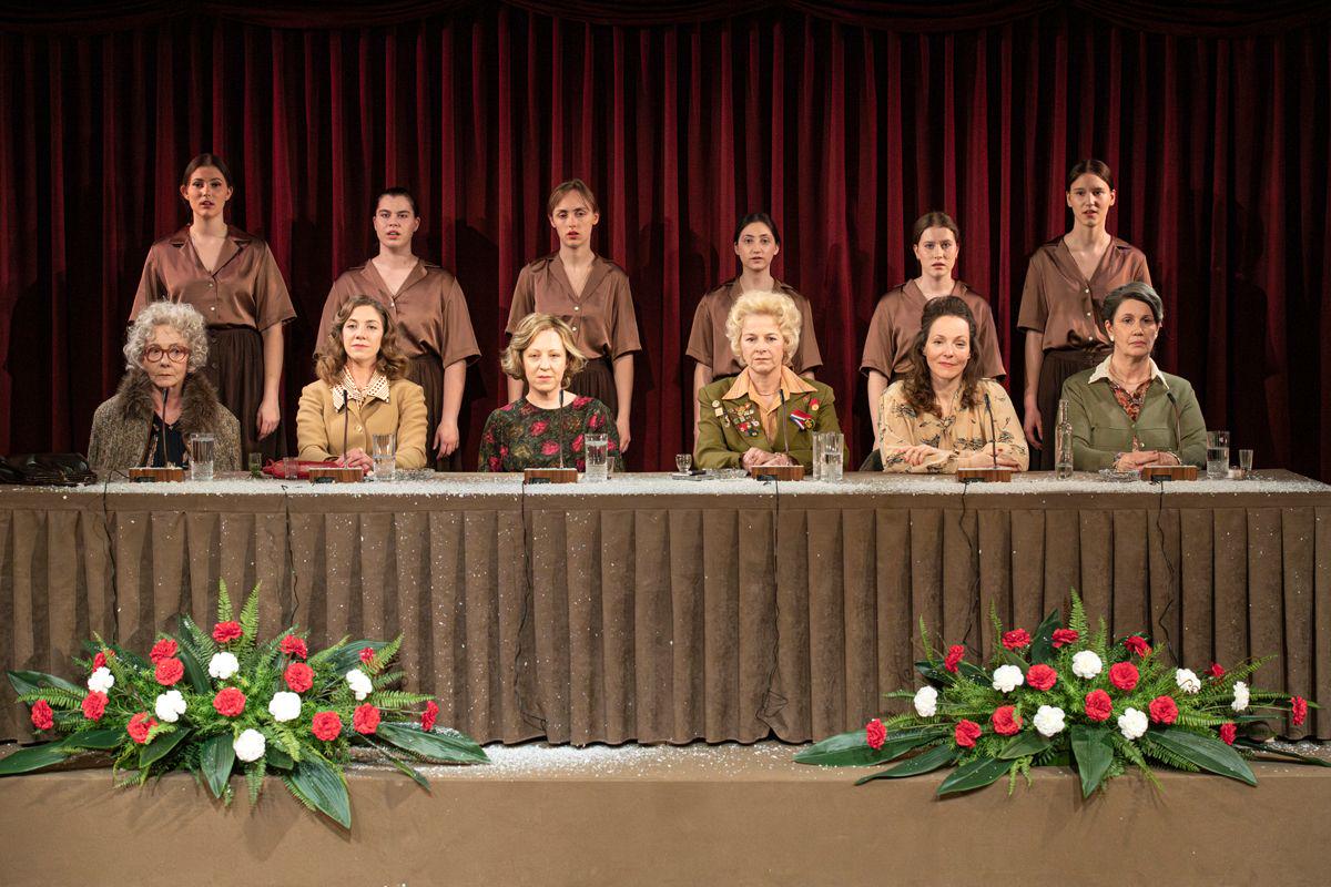 Predstava Vojna nima ženskega obraza in vprašanje, kako živeti po strašni izkušnji vojne