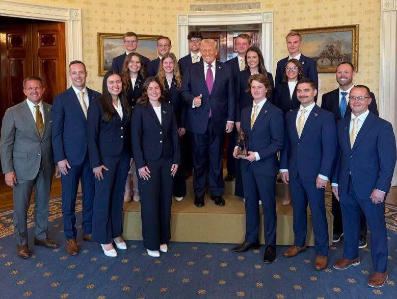 Mlada strelka Hana Strakušek po naslovu prvaka NCAA na sprejemu v Beli hiši