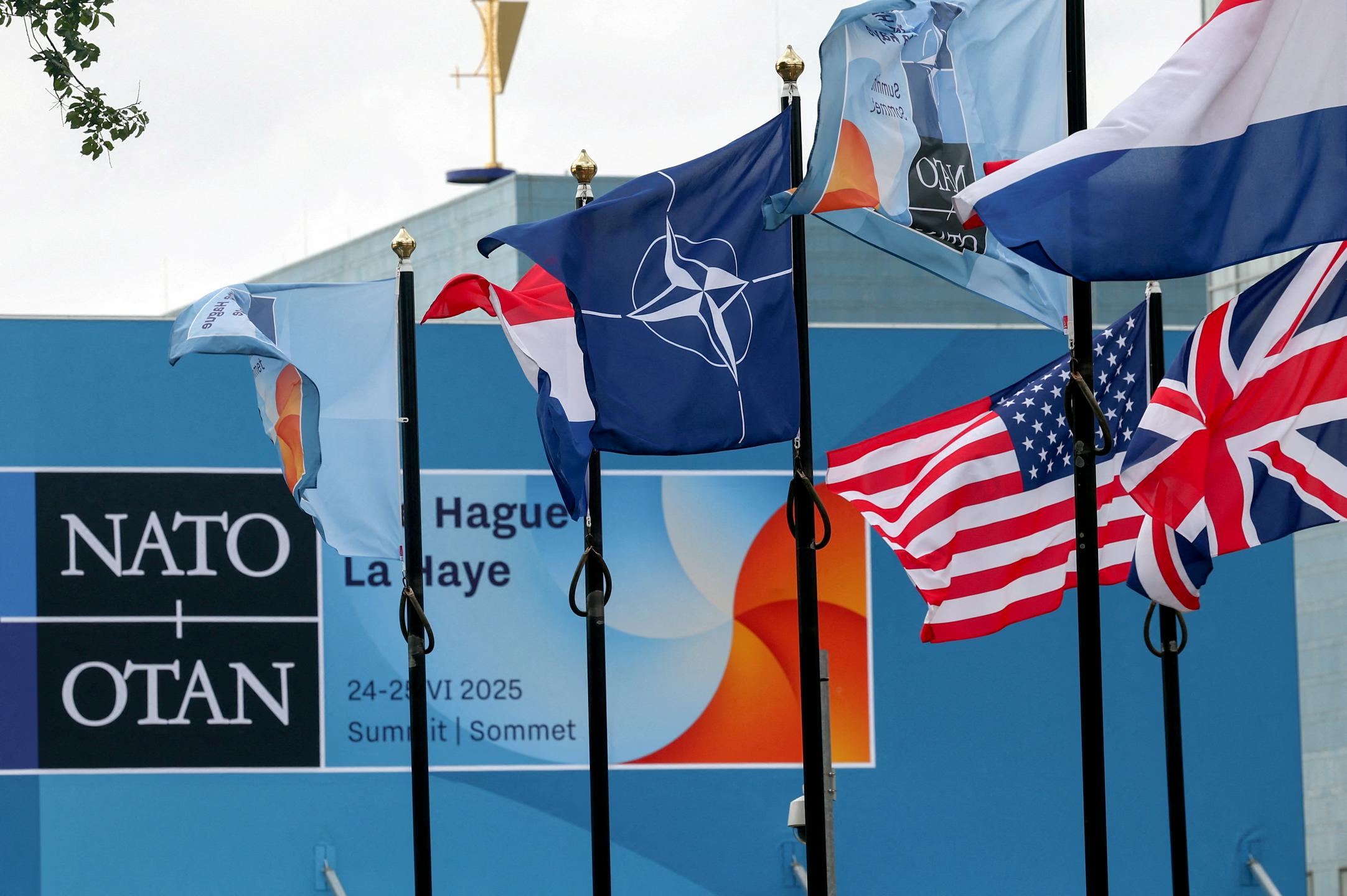 Pentagon naj bi razmišljal o suspenzu Španije iz zveze Nato