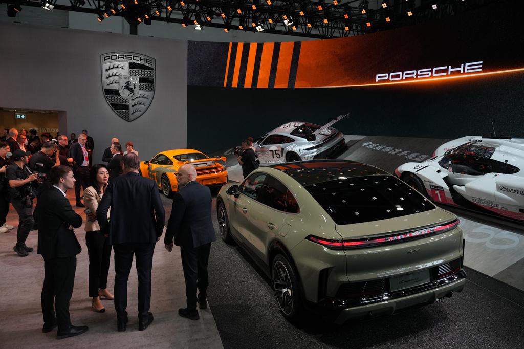 Porsche napovedal umik iz družbe Bugatti Rimac