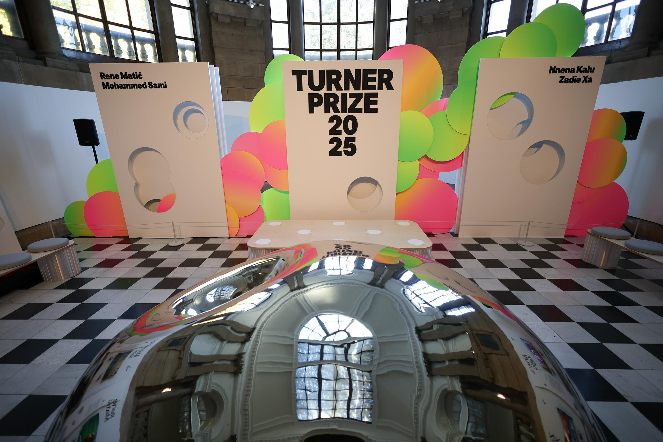 V boju za Turnerjevo nagrado: Od ruševin, ki nam ostanejo iz otroštva, do politične zgodovine nafte