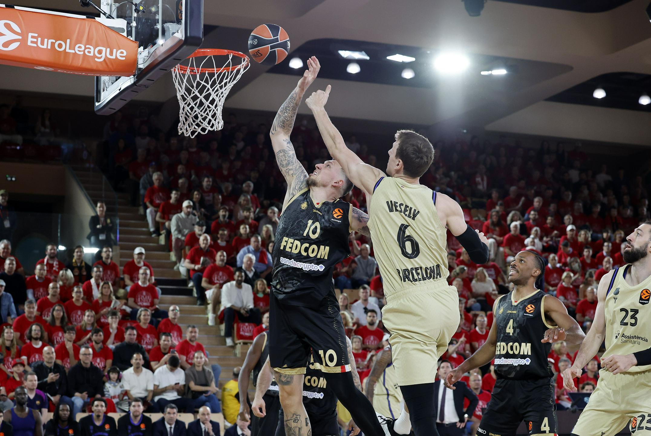 Monaco izločil Barcelono in bo v četrtfinalu izzval Olympiacos