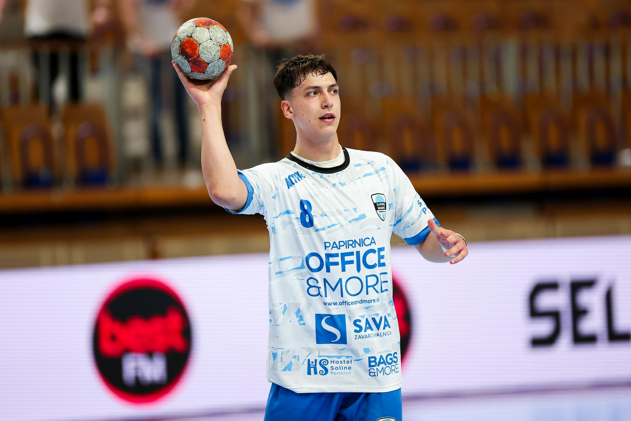 Polfinalni ples Slovenj Gradca sredi Rdeče dvorane