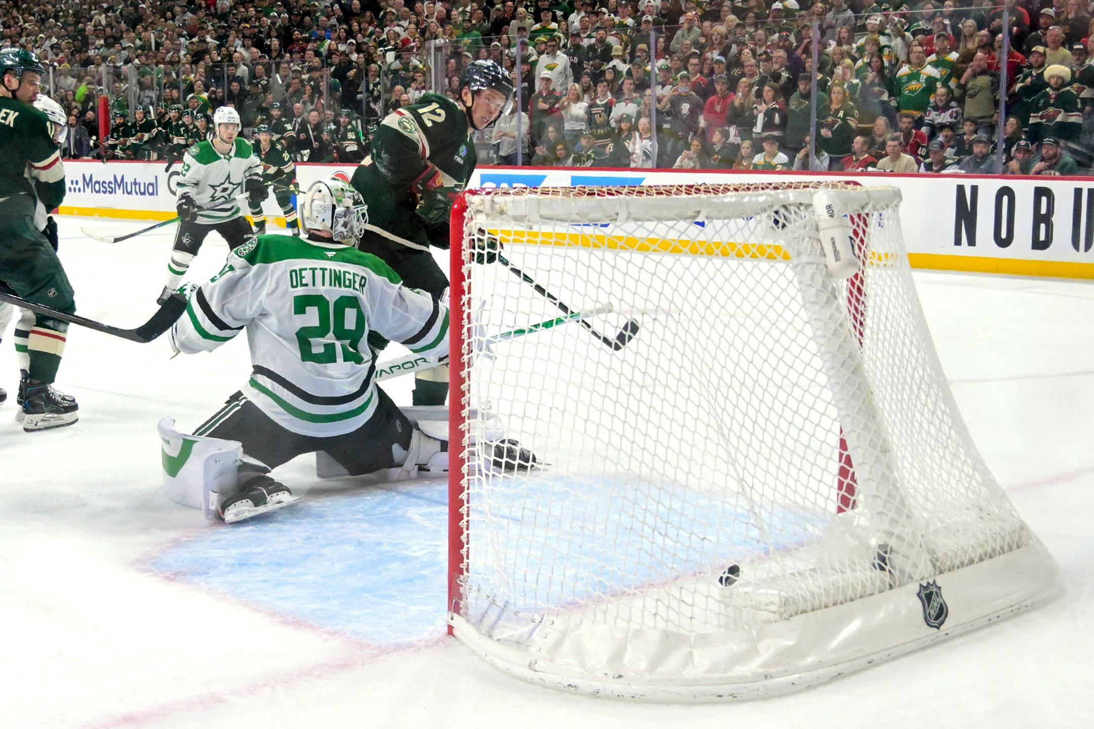 Carolina brez praske v 2. krog; Foligno in Boldy rešila Minnesoto